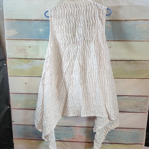 Cupcake Women's White Sleeveless Top - Picture 5 of 5